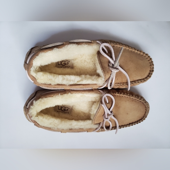 UGG Women's Dakota Moccasin Slippers Size 38  7 US - Picture 4 of 10